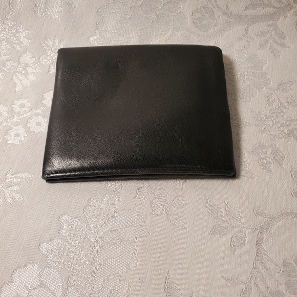 Croft& Barrow Black Leather Wallet - Picture 1 of 7